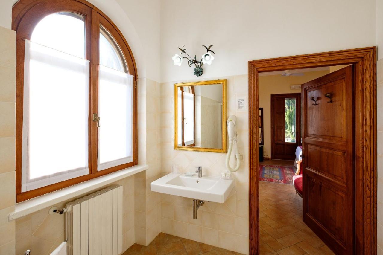 B&B Villa Giulia ซาตูร์เนีย ภายนอก รูปภาพ